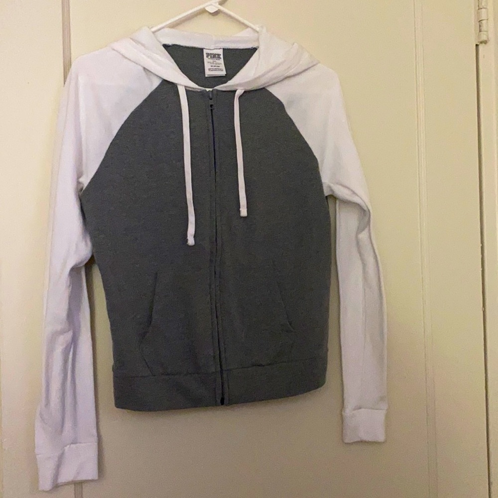 Pink Victoria’s Secret gray & white sweater sz:XS